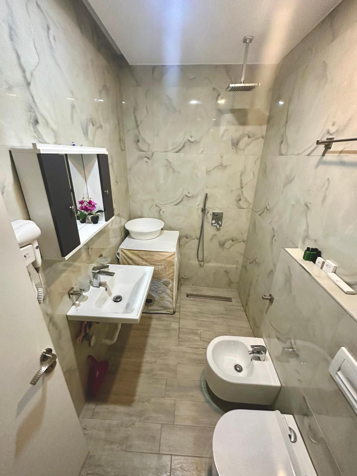 Hotel Roas Ksamil Extérieur photo